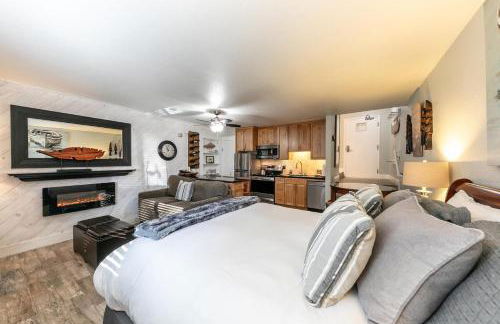 Partial Lake View Stunning Deluxe King Studio #125 at Donner Lake Village - Foto 11