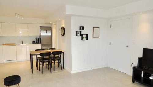 2BR in Heart of SoBe with Parking - Foto 2