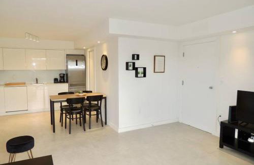 2BR in Heart of SoBe with Parking - Foto 2