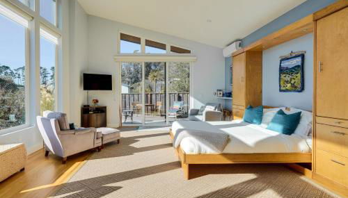 Little House By the Sea Steps to Surfers Beach! - Photo 3