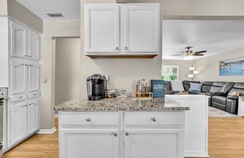 Four Bed Home with Pool Game Room Bar Near Beach - Foto 19