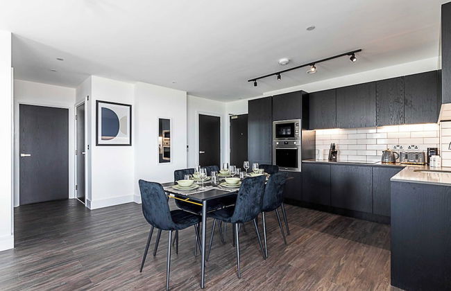 Chic and Sleek Sky-high Apartment - Foto 10