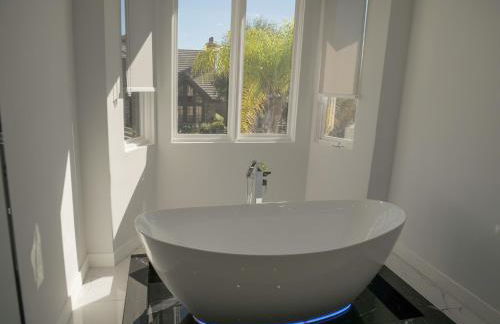 Sleek 7BR Exquisite Estate Resort Pool, Sauna, Spa 6500 SQF - Foto 62