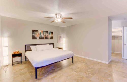 Arcade game room, 2 king beds, ev chargers - Foto 40