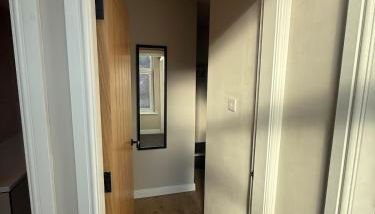 Modern 3 Bedroom house, short walk to train station and town centre, close to Manchester Airport and PLouise - Foto 5