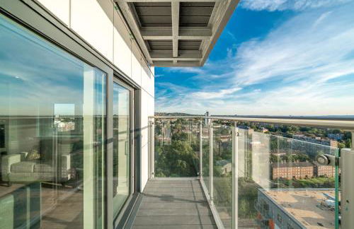 Skyvillion - London River Thames Top Floor Apartments by Woolwich Ferry, Mins to London ExCel, O2 Arena , London City Airport with Parking - Foto 31