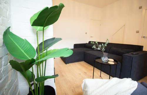 Stylish Cosy 4-Bed Home, Sleeps Up To 10 With Large Sofa Bed, Near Manchester Royal Infirmary & Universities, Free Parking & Ultra-Fast WiFi - Foto 6