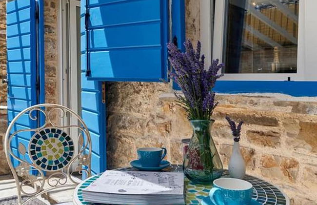 Elegant Stone House With Jacuzzi, Terrace, and Private Yard in Solta - Foto 22