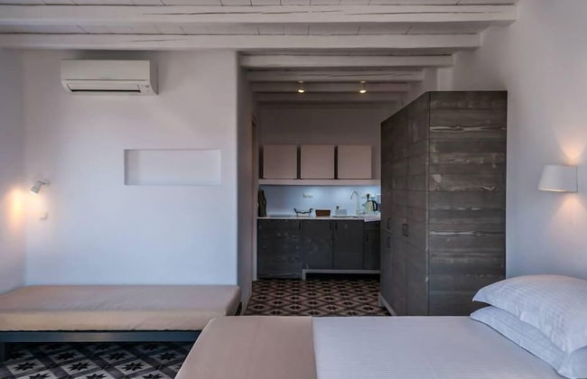 Milia Gi Suites - Photo 16