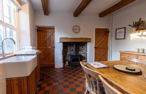 WEST VIEW COTTAGE - Charming Wensley Cottage in the Heart of Peaks - Photo 13