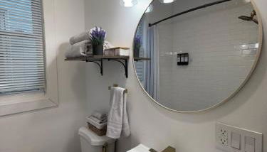 Modern 3BR Home | Chic & Cozy | 30 Min NYC Access - Foto 3, Other