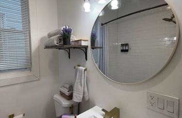 Modern 3BR Home | Chic & Cozy | 30 Min NYC Access - Foto 3