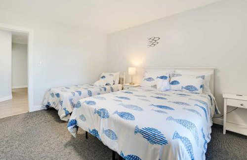 Dom Rodzinny Lakeview Getaway - Walk to Lake Huron - Photo 21