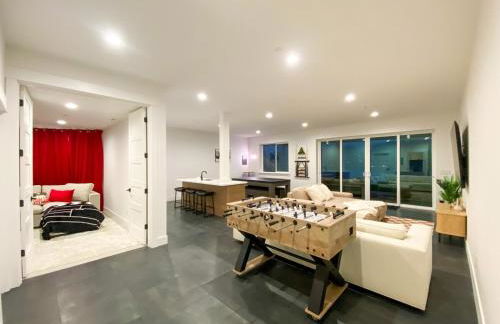 Luxe Port Lookout with waterfront, theater, games - Foto 8