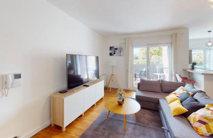 Live Like a Local Stylish 2BR with Balcony & Parking - Foto 3