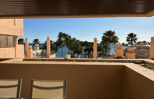5 Stars BEACHFRONT PARADISE - Seaview, Always Heated Pool, Gym, Sauna! - Foto 21