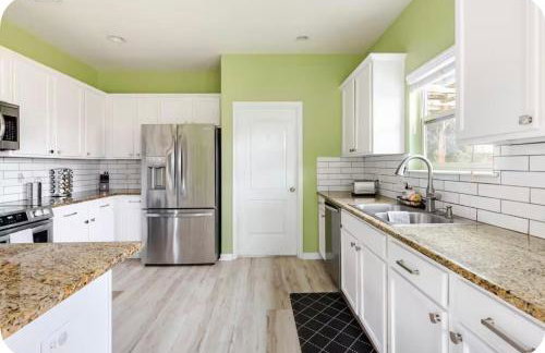 Modern 4BR Retreat, Fast WiFi, Parking, Less than 15 mins from Austin - Foto 34