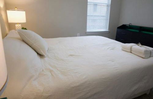 Peaceful 1BR Close to Nature Trails & Shopping - Foto 7