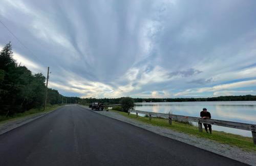 Pocono Escape - Modern & Cozy - Foto 39