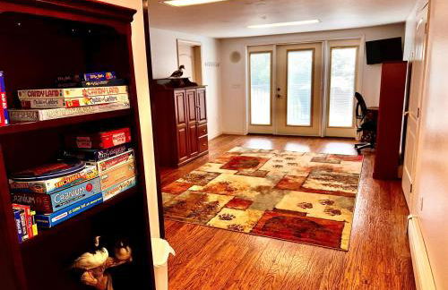 Newly Remodeled spacious units, minutes from mountains, inlet, downtown and airport - Photo 40