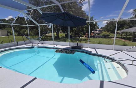 Villa Varona Resort, Heated Pool, Ping-Pong, Pool Table, Fire Pit and Pergola - Foto 45