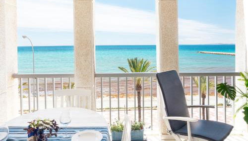 Vistas Increíbles y Confort en 1ª Línea de Playa - Photo 2