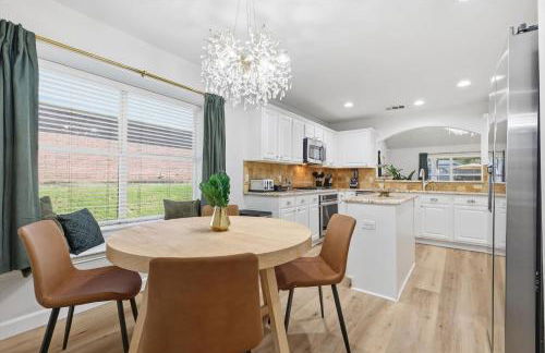 4BR w Pool Cinema Room, Mini Golf & EV - Photo 12