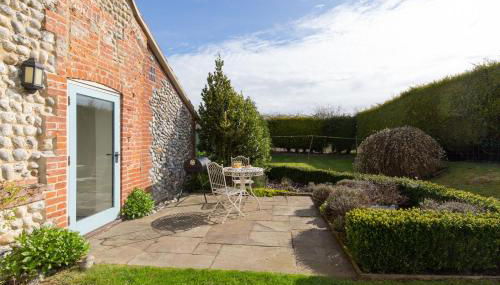 Garden Cottage - Photo 3