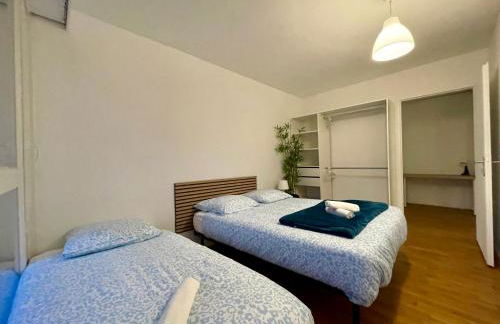 BnGo I Le Spacieux I 12 personnes, 5 chambres, 2 salle de bain, parking privé, WC séparé, Wifi - Foto 18