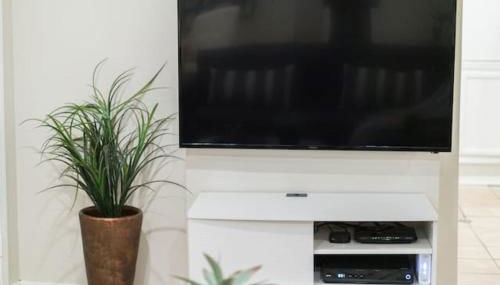 1BR Trendy Basement Apt with Laundry & Parking - Central Trendy - Foto 3