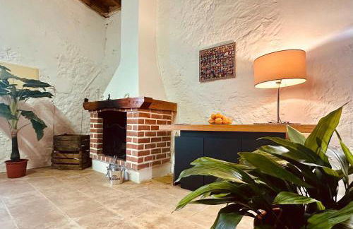 Charming Rustic Wine Cellar House in Reguengo Grande with Fireplace - Foto 7