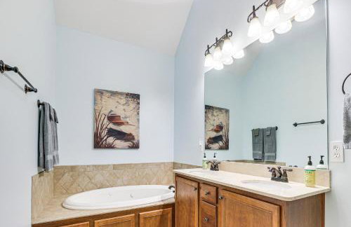 Private Patio, Decks Waterfront Eatonton Townhome - Foto 15