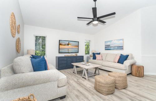 Beautiful Spacious Home! Close to Beaches - HEATED Private Pool - Foto 25