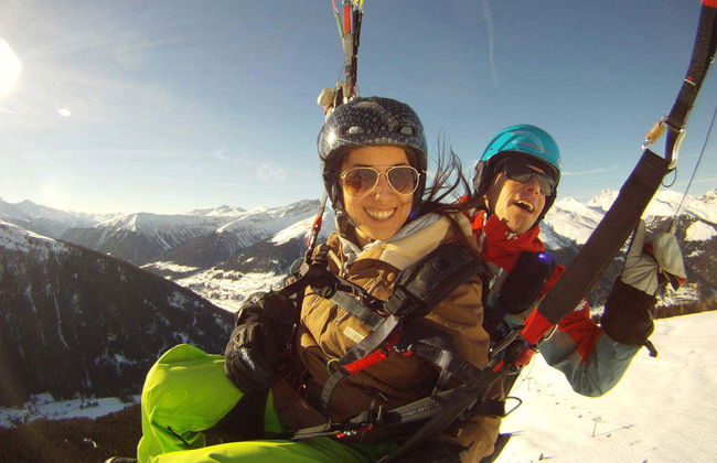 Volo in parapendio sulle Alpi svizzere - Foto 4