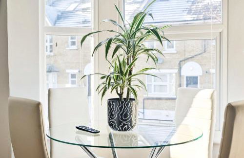 2-Bed, Sleeps 8 in Leyton E10, Near Stratford - Foto 9