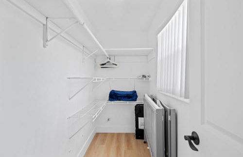 Your own 5BR Private Oasis! wPrivate PoolPickleball - Photo 20