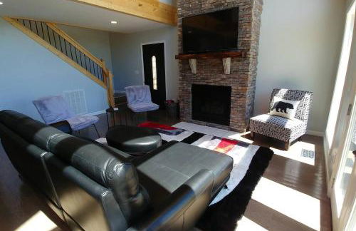 Peace of Heaven, Modern Chic Cabin, Majestic Mountain Views, Hot Tub, Fire Pit, Outdoor Games, Close to Town - Foto 49
