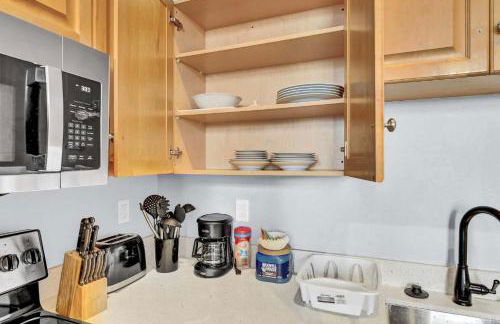 Pink playhouse sq near Progressive field & CSU - Photo 16