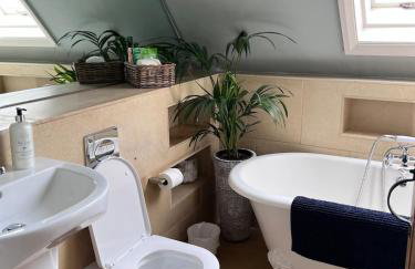 Cottage c1790, Superb central Witney, free parking - Photo 9