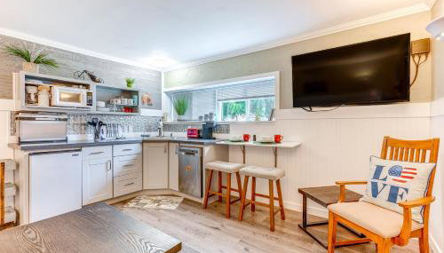 Charming Updated Retreat Walk to Lake Stevens! - Foto 5