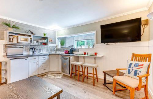 Charming Updated Retreat Walk to Lake Stevens! - Foto 5