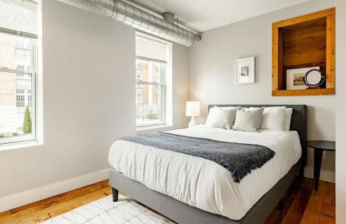 Soaring 2BR Parkside Loft Walkable to it All - Foto 27