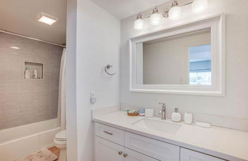 Gorgeous Lakefront Townhome with Pool Access and Views - Photo 13