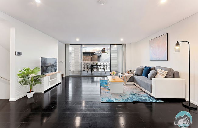 Aircabin Annandale Comfy 3 Bed Townhouse - Photo 1