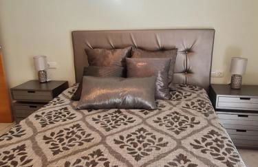 Elegant 2-Bedroom Apartment in Benidorm with Private Pool and Scenic Garden Views - Photo 3