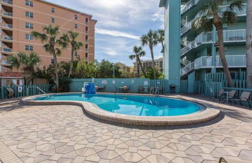 NEW Beach Condo 5 min walk to the Beach Sleeps 9 - Foto 27