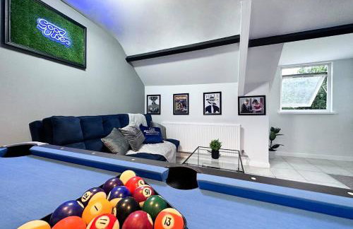 Sleek Skyward Serenity 2bed w Pool Table - Ystrad - Foto 1