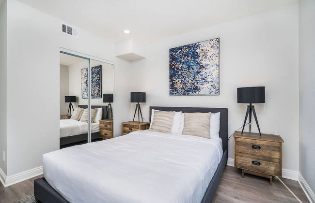 Brand NEW Modern Luxury 3bdr Townhome In Silver Lake - Photo 1