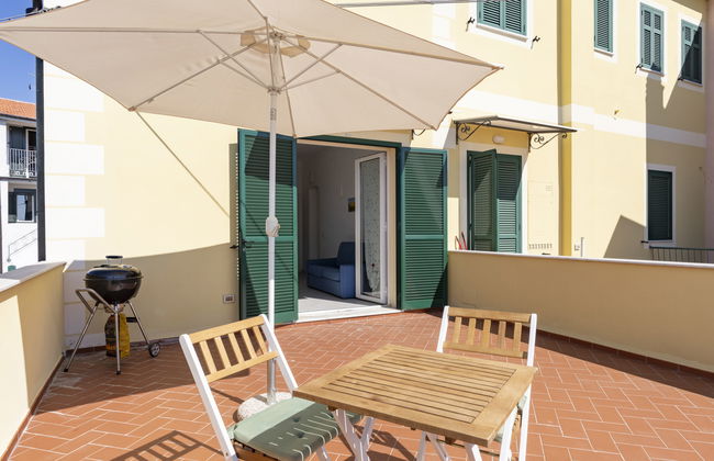 1 bedroom Apartment in San Bartolomeo al Mare with garden and terrace - Photo 1