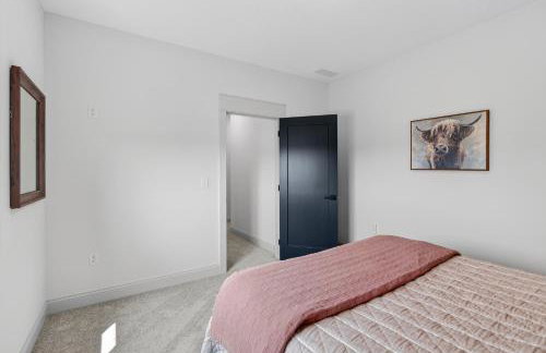 Plush & Roomy - Perfect for All Ages near KU & KC - Photo 16